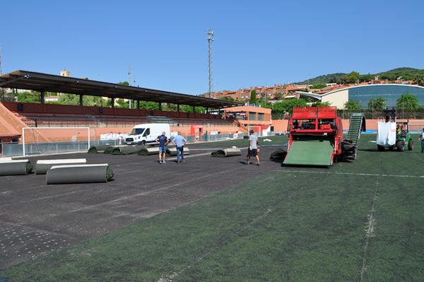 Renovació gespa camp de futbol