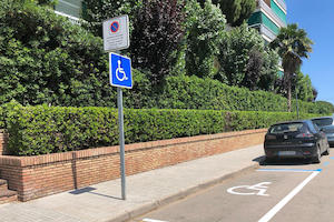 Plaça aparcament mobilitat reduïda