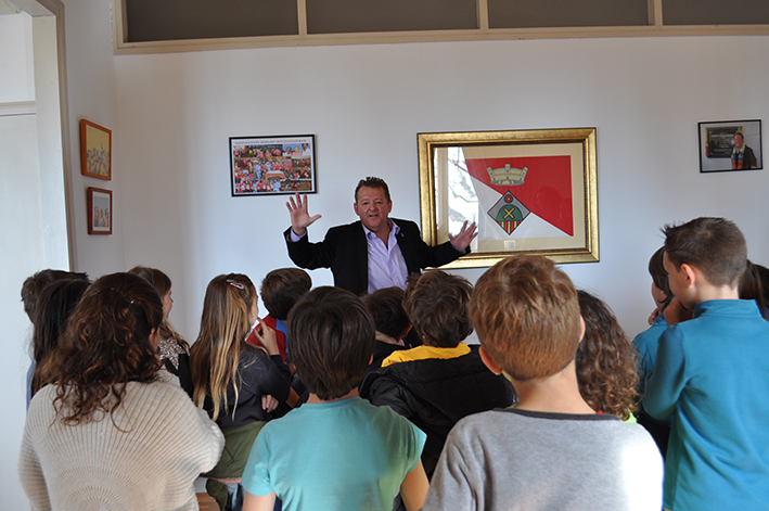 Visita dels alumnes de 3r de l'escola Sot del Camp a l'Ajuntament