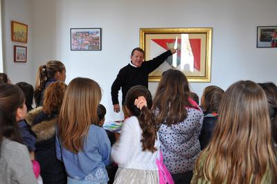 Visita de l'Escola Sant Jordi a l'Ajuntament