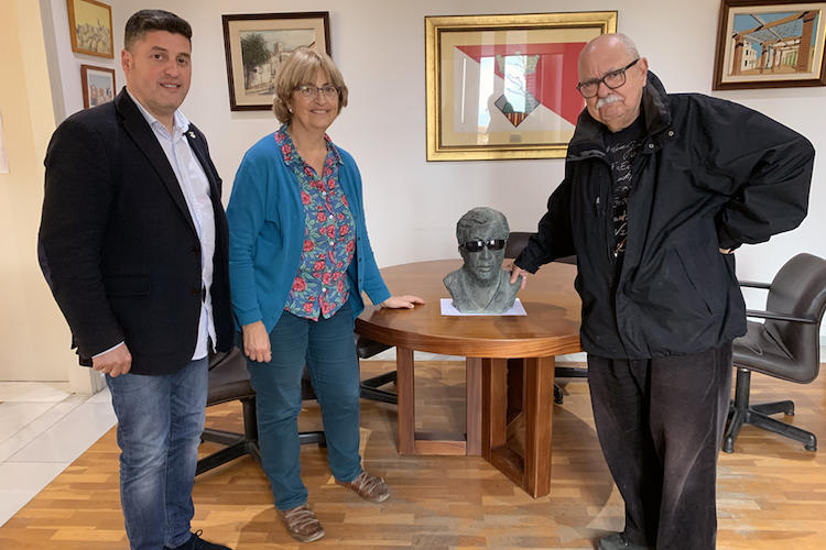 Lliurament escultura Tete Montoliu