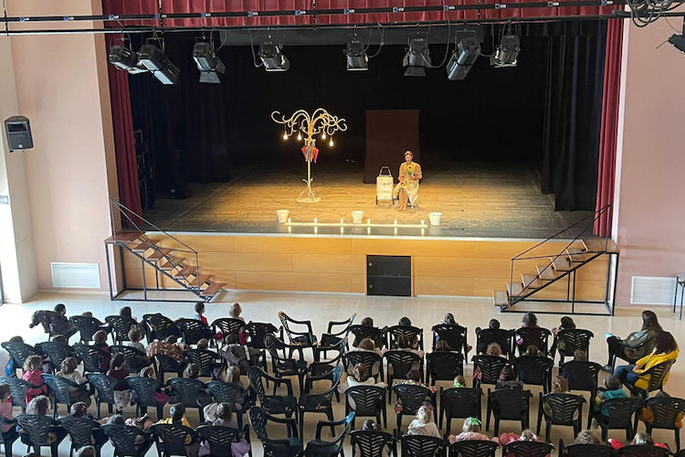 Anem al teatre