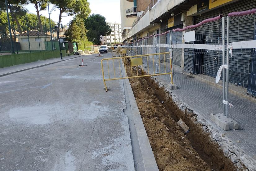 rasa per renovació canonades carrer Mediterrani