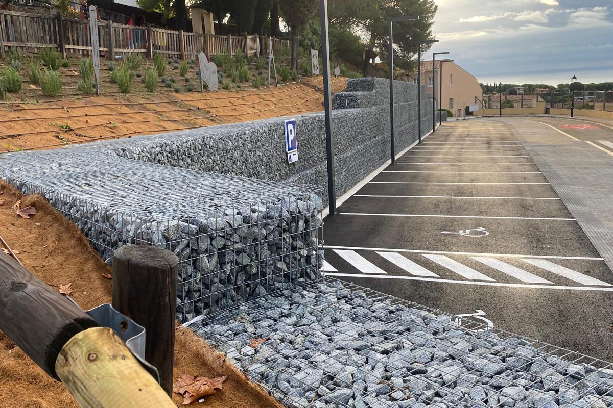 mur carrer escoles