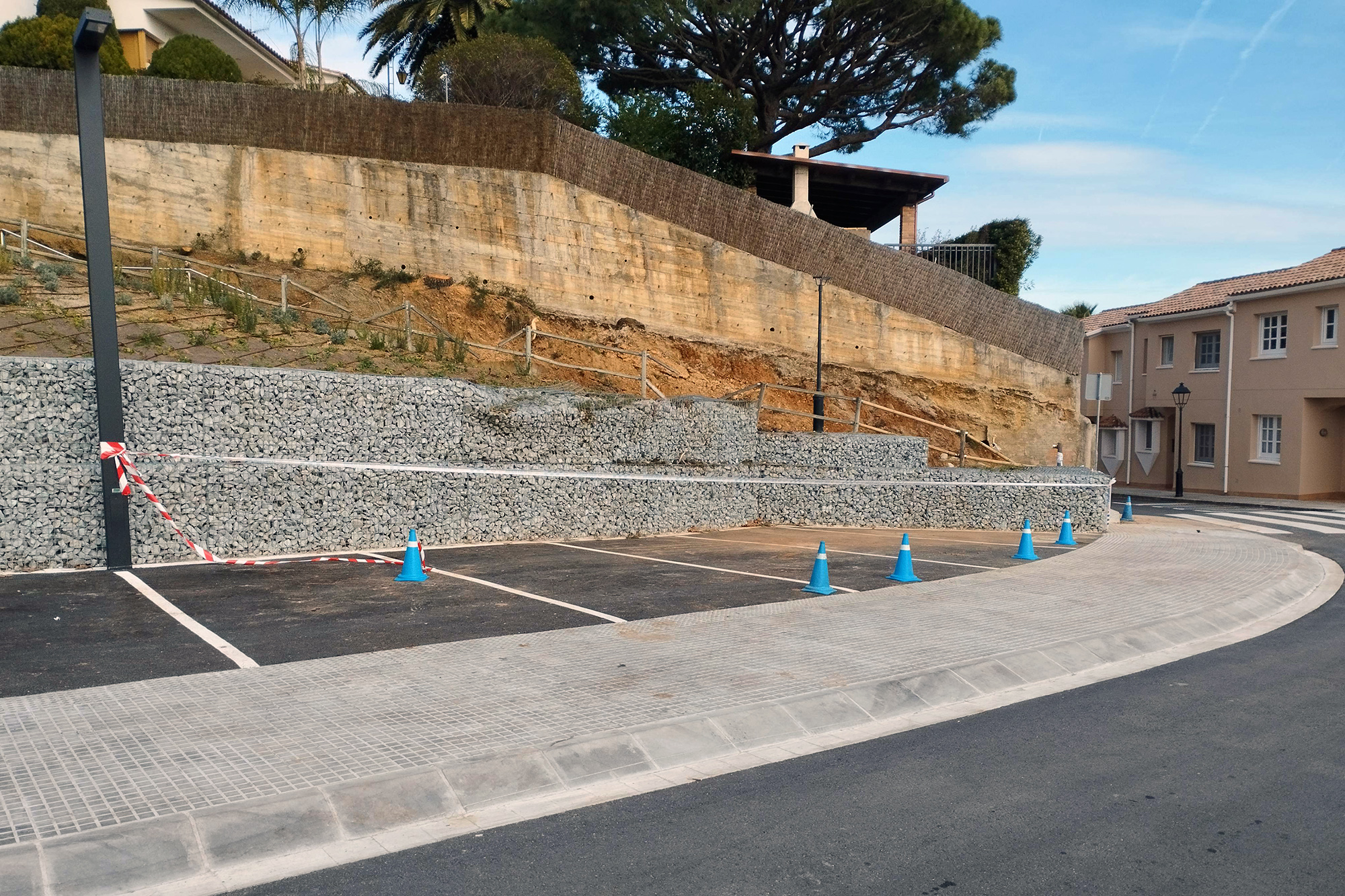 Mur carrer Escoles