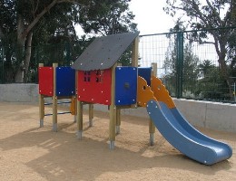 Àrees de joc infantil als patis de les escoles